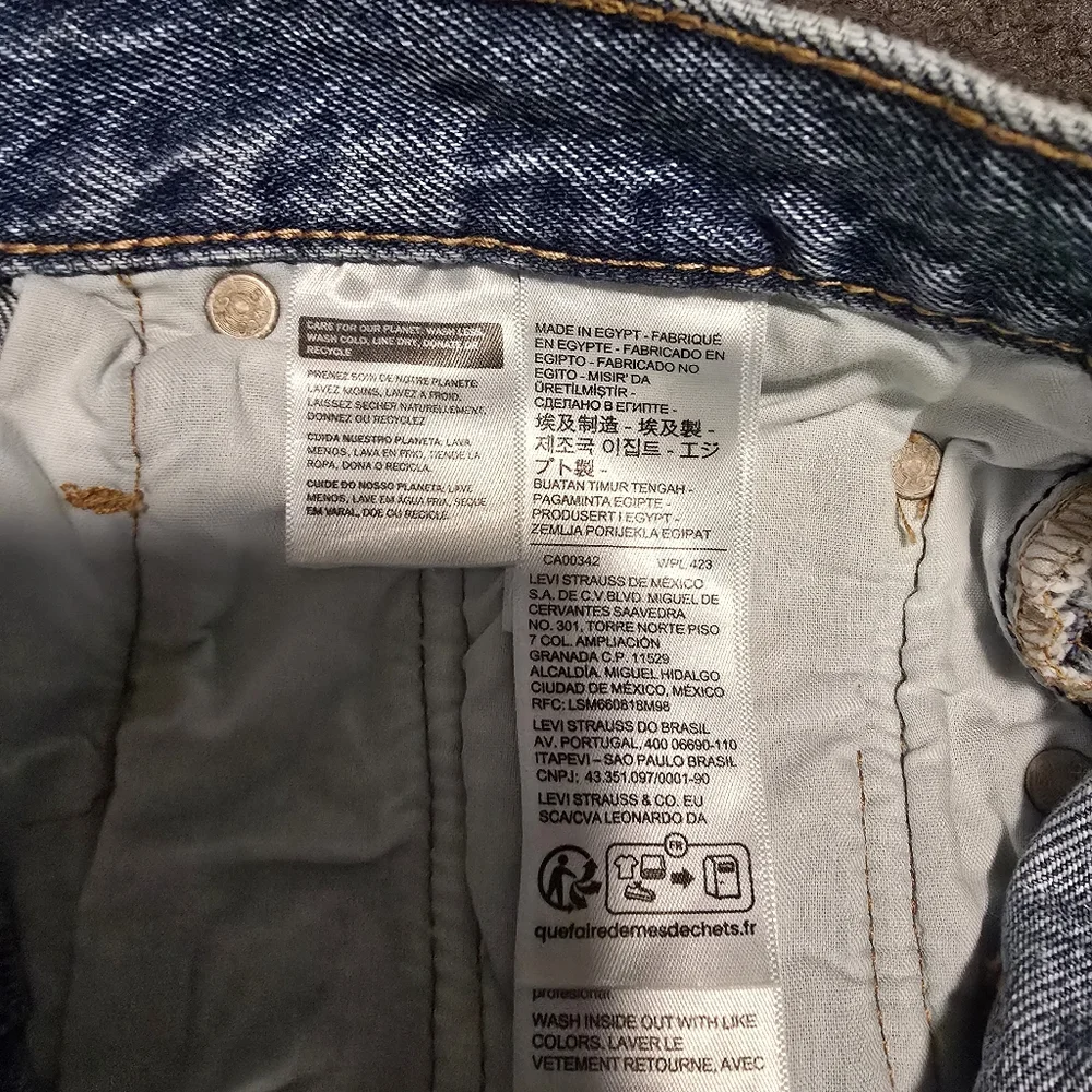 NWOT Levi's Light Blue Distressed Jean Shorts - Picture 3 of 7